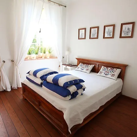 Castle Square Apartment *