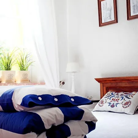 Castle Square Apartment *